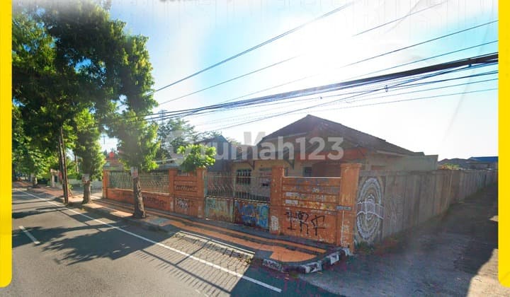 Rumah Mewah Halaman Luas di Jalan Protokol Sekarsuli Klaten