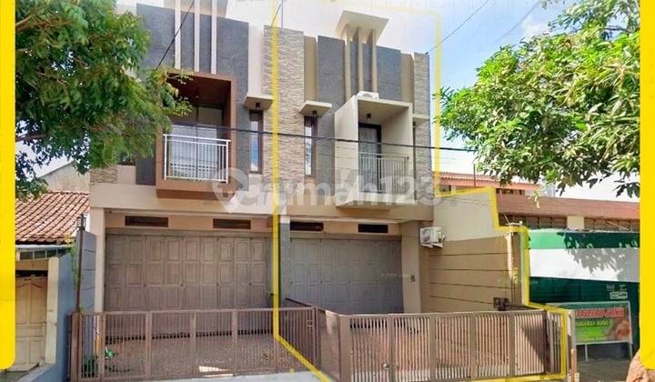 Strategic Modern Shop House Near Campus on Mr. Sartono Street, Banjarsari