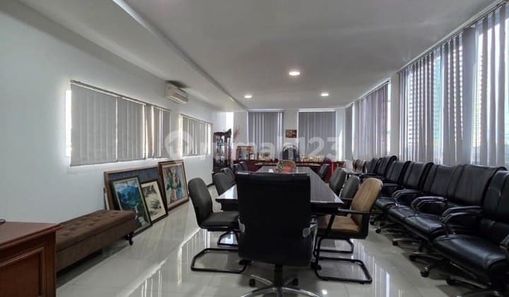 For Sale Gedung Kantor Rapi dan Siap Huni, 5 Lantai, HGB, di Palmerah Selatan, Jakarta Barat