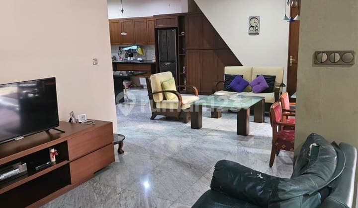 Jual Rumah Cantik Sudah Full Renovasi 2 Lantai, SHM, di Komplek Sunrise Garden, Jakarta Barat