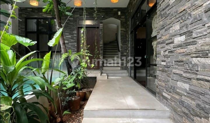 For Sale Rumah Modern Tropical Villa, 3 Lantai + Rooftop, SHM, di Pejaten Barat, Jakarta Selatan