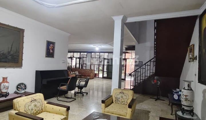 Jual MURAH.. Rumah 2 Lantai, SHM, di Lokasi Premium Menteng, Jakarta Pusat