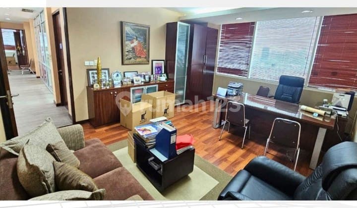 For Rent Office Space Strategis Luas 440 m2, Jl. Letjen S. Parman, Slipi, Jakarta Barat