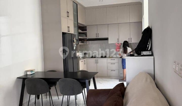 Jual Cepat Rumah Baru Renovasi 2 Lantai, SHM, Furnished, di Melati Mas Regency, Serpong, Tangerang
