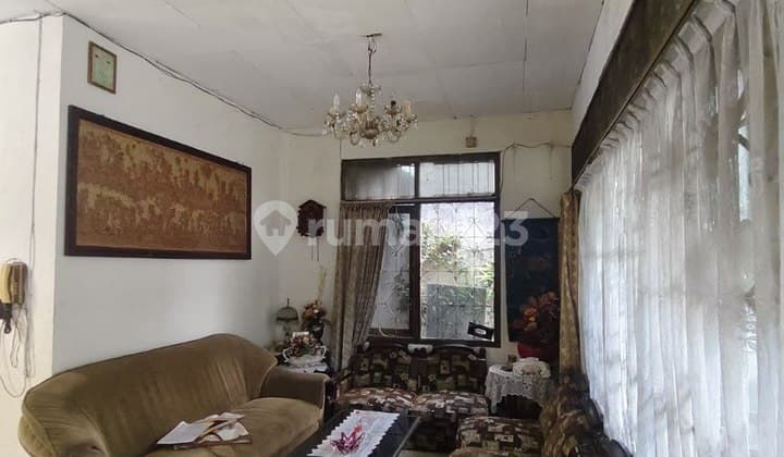 Jual Cepat Rumah Tua HItung Tanah di Bawah NJOP, Luas 200 m2, Sangat Strategis di area Petojo, Jakarta Pusat