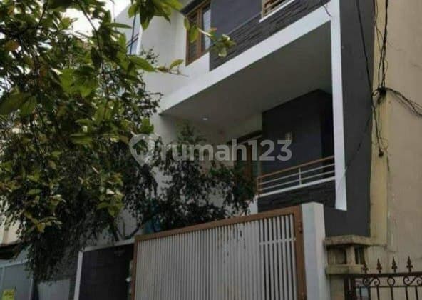 Jual Cepat Rumah 4 Lantai, SHM, di Area Strategis Tomang, Jakarta Barat