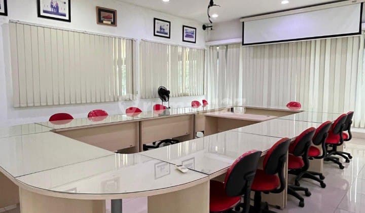 Jual atau Sewa Showroom Siap Pakai, 2 Lantai, SHM, di Cikarang, Bekasi, Jawa Barat