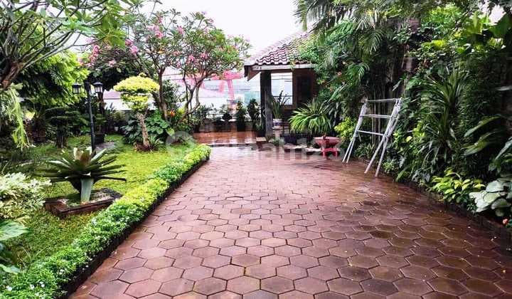 Jarang Ada! Rumah + Kost, Luas dan Asri 2 Lantai, SHM, di Area Cipinang Melayu, Jakarta Timur