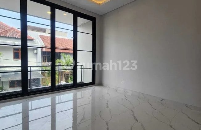 Jual Rumah Brand New 3 Lantai, SHM, Komplek Sunrise Garden, Jakarta Barat.