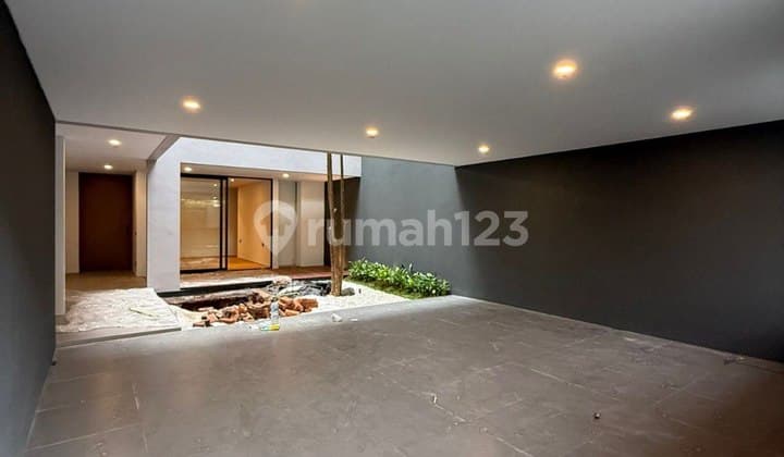 For Sale Rumah Mewah Brand New On Progress, 3 Lantai, SHM, di Kemang, Jakarta Selatan
