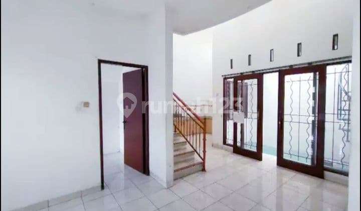 For Sale 2-Story House In Batununggal