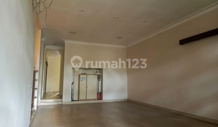 Dijual: Rumah Mewah Di Kyai Gede Utama, Bandung.