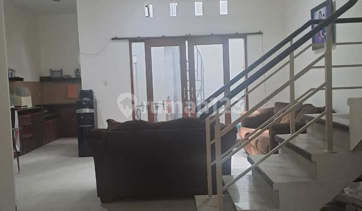 Disewakan: Rumah Di T K I 3