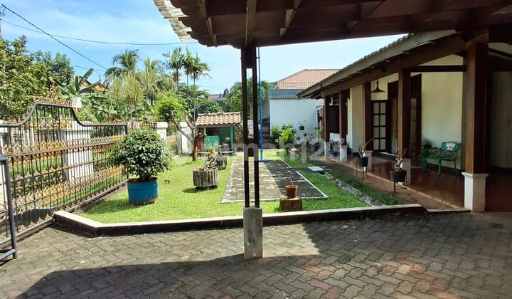 Rumah Asri Dekat Mal Cinere Luas dan Nyaman