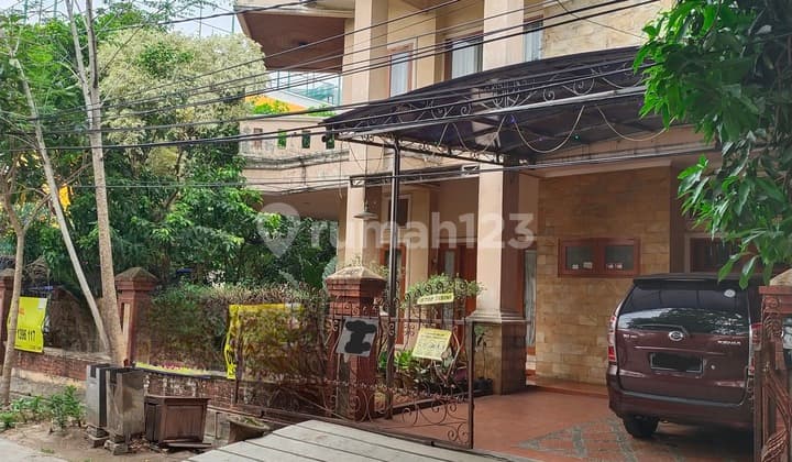 Cinere House Wide Road Hook Position