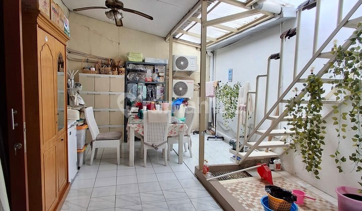 Rumah View Taman 2 Menit ke Pintu Tol Limo