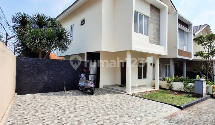 Rumah 2 Menit ke Tol Andara Posisi di Pojok