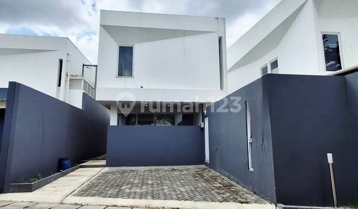 Rumah Desain Andra Matin di Lebak Bulus Siap Huni