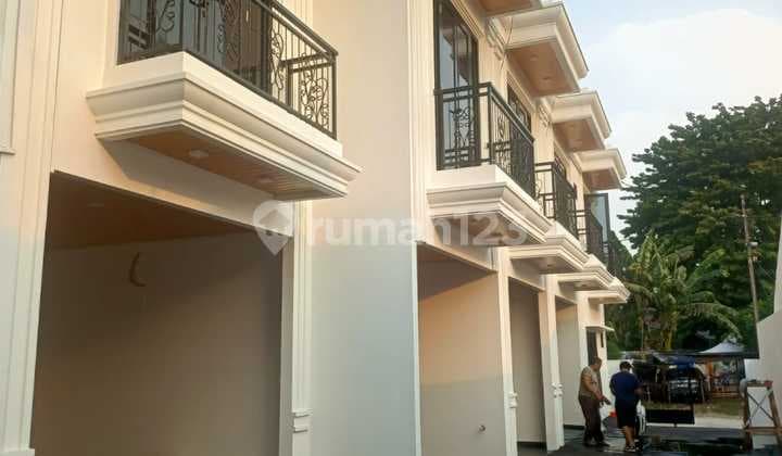In a Luxurious and Modern House Near the Cempaka Putih Toll Road, Central Jakarta