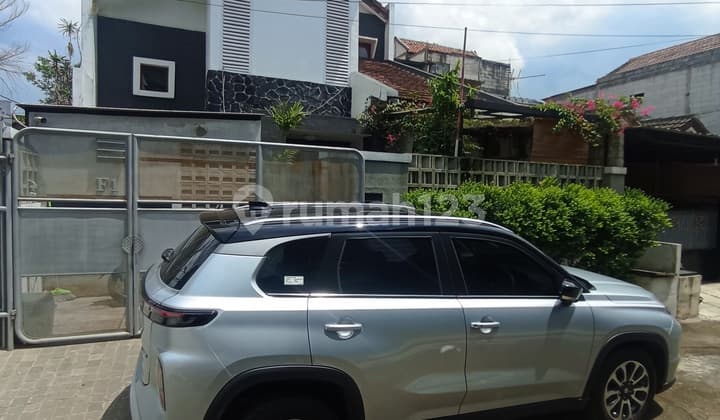 Dijual Rumah Gaya Tropis Aman, Nyaman, Adem Riung Bandung
