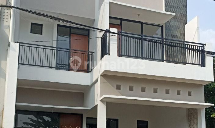 Rumah 2 Lantai Siap Huni Di Cluster Eksklusif Jakasampurna – Dekat Tol, Bebas Banjir!"