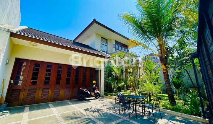 Rumah Astri ala Bali di Geger kalong Bandung