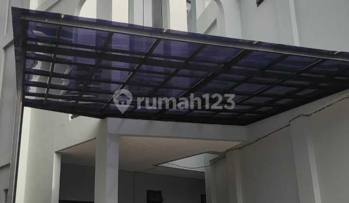 Dijual Rumah Model Trapesium Taman Surya Jakarta Barat
