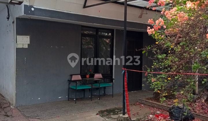 Rumah Di Jalan Mandala, Cililitan