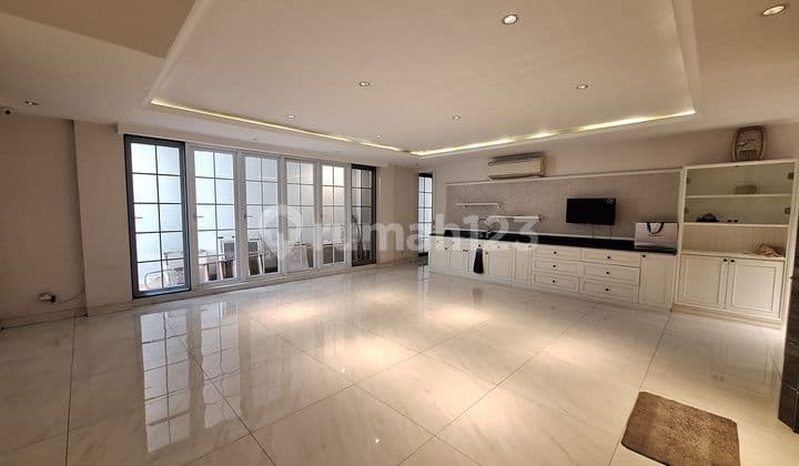 Luxury Hook House in Vila Artha Gading