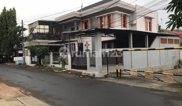 2-Story Hook House in Duren Sawit, East Jakarta