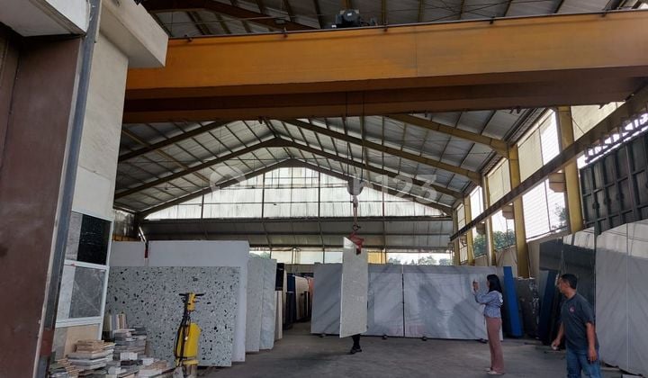 Gedung Kantor 5 Lantai dan Gudang di Jalan Raya Cipondoh