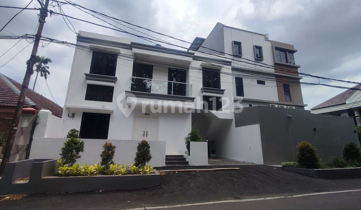 Rumah Murah 2 Lantai Lokasi Strategis Cempaka Putih