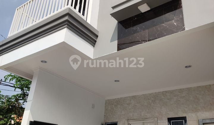 Rumah Murah 3 Lantai Lokasi Strategis Pinggir Jalan