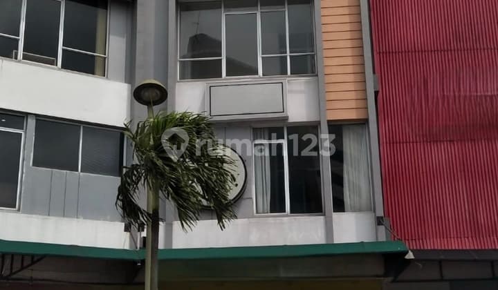 Ruko Area Kuliner Hadap Jalan Di Sorrento, Gading Serpong