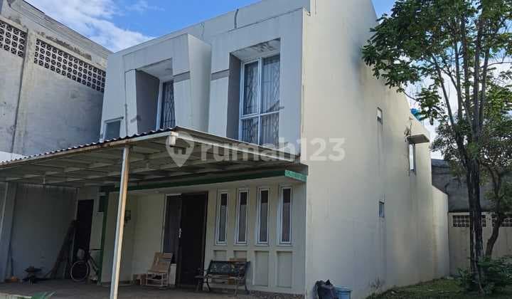 House near Sekolah Penabur in Gading Serpong, Oleaster Cluster.