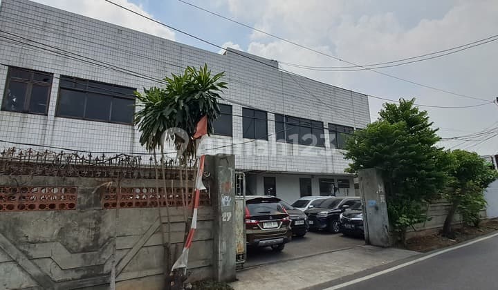 Land + Building House Facing the Road in Kemandoran, South Jakarta