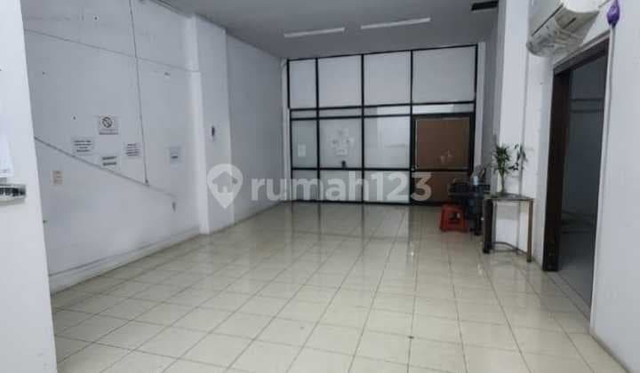 Large Ready-to-Use Shophouse in Otto Iskandar Dinata, Bandung