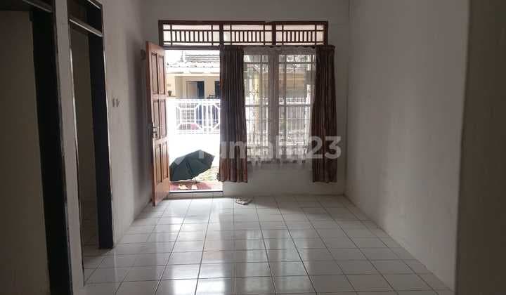 Disewakan Rumah Putih 1 Lantai di Riung Bandung
