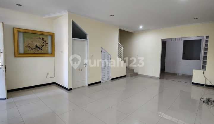 Dijual Cepat Rumah di Taman Kopo Indah 5, Pinewood