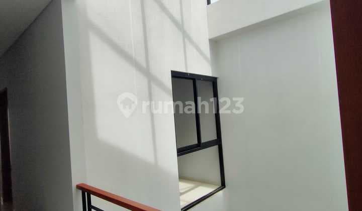 Jual Rumah Baru Modern di Taman Holis Indah