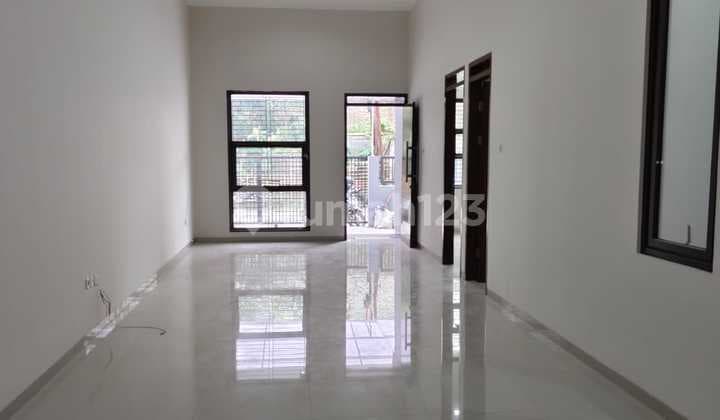 Rumah Cantik Baru Renov di Taman Kopo Indah Tki 2
