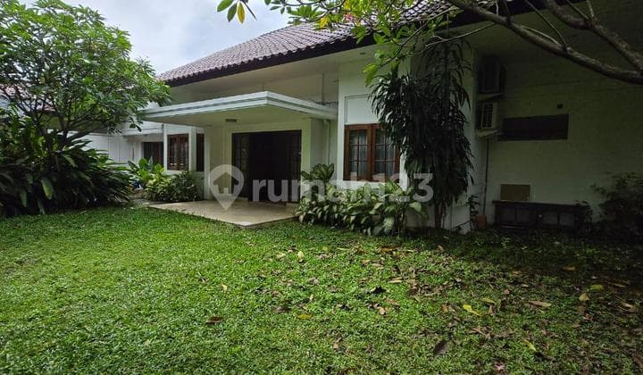 Dijual Rumah Lokasi Strategis Kebayoran Baru Wijaya Semi Furnished SHM Bagus Rumah