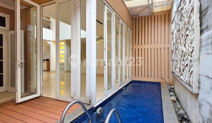 Disewa Rumah Pondok Indah Siap Huni 2 Lantai Ada Pool Lokasi Strategis Dekat Mal Pi Jalan Lebar di Pondok Indah