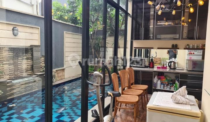 Dijual Cepat Rumah Full Furnishd Dalam Komplek Pejaten Barat Siap Huni Lokasi Strategis 2 Lantai Dekat Fasilitas Umum dan Perkantoran SHM Bagus
