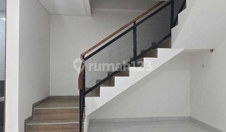 Brand New 2.5-Story House in Kelapa Gading, 4.5M Negotiable