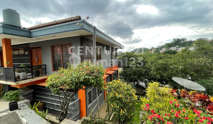 For Sale: A Serene and Cool House Suitable for a Villa in Sindanglaya