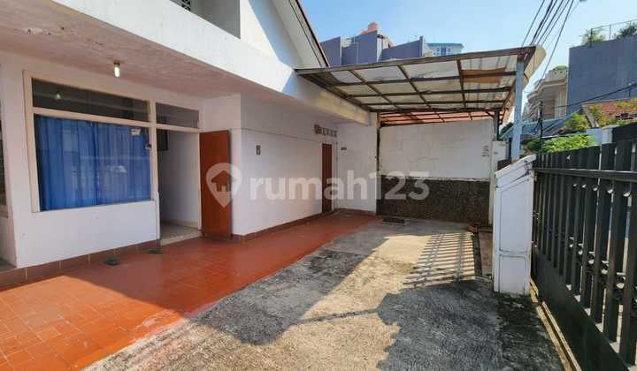 Dijual Rumah Lama di Benhil (Bendungan Hilir), Dekat Sudirman, Gatot Subroto. Cocok untuk Dibangun Kost2an