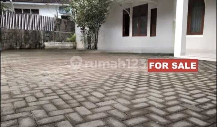 Rumah Usaha Tengah Kota Dekat Taman Gayam