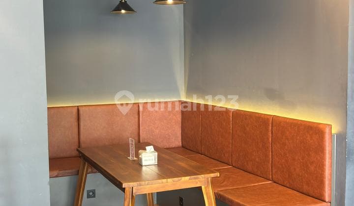 Ruang Usaha Kantor Resto Cafe Dekat Kertajaya