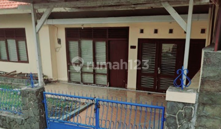 Rumah Besar Terawat Daerah Ngagel Lingkungan Aman